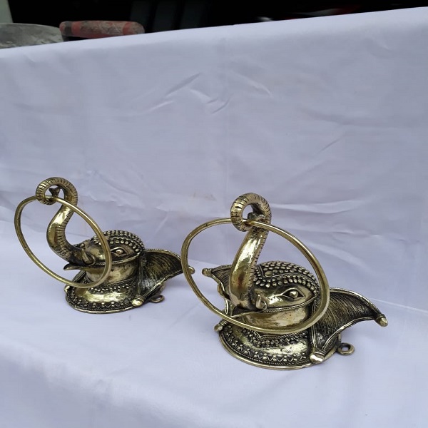 Metal towel hangers (Set of 2)